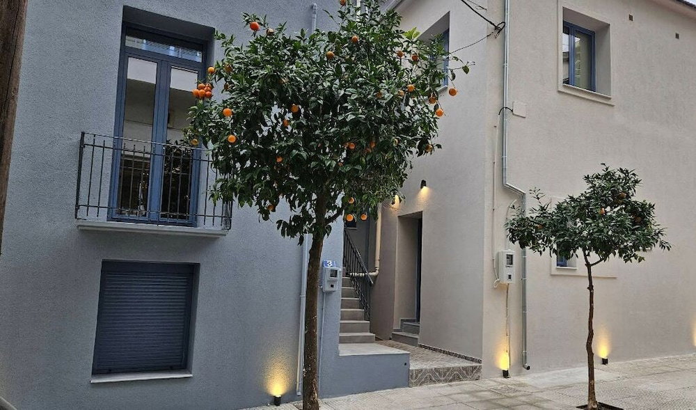 Canvas Color Your Stay