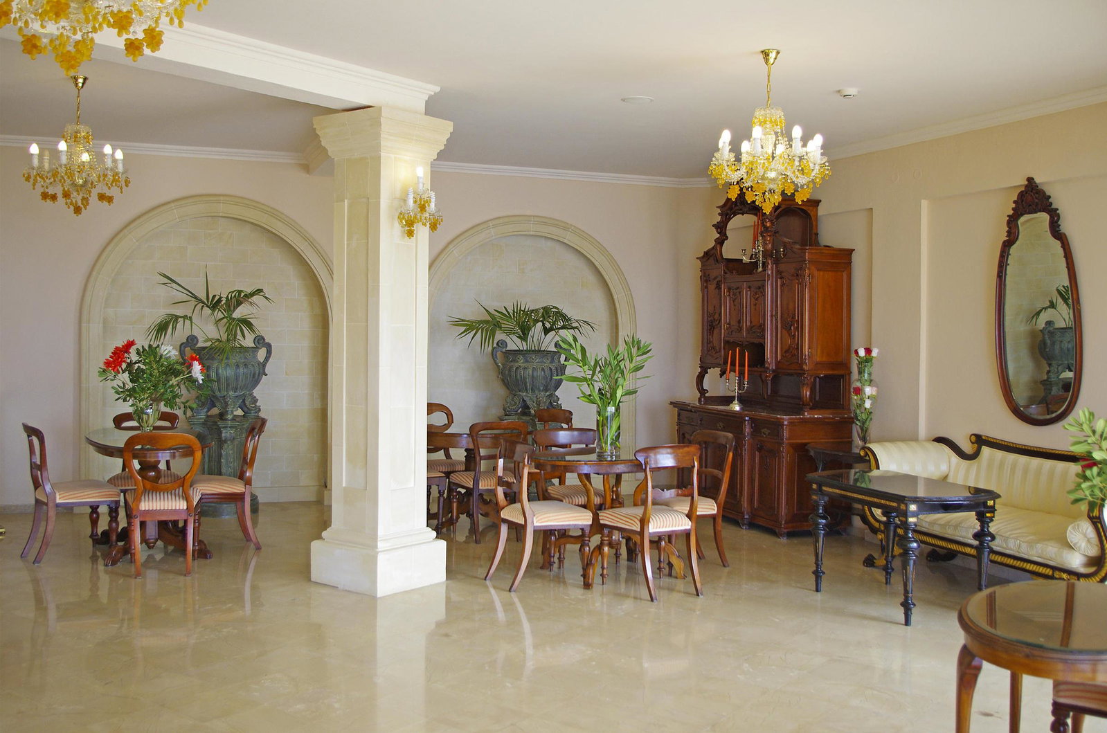 Cnic Paleo Artnouveau Hotel