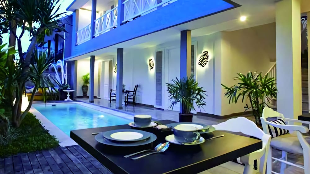 Hotel The Kanjeng Suite Petitenget
