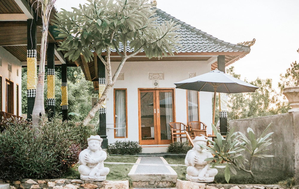 Hotel Prasi Sunset Bungalows