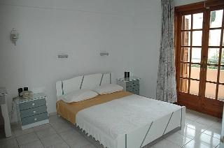La Luna Apartments