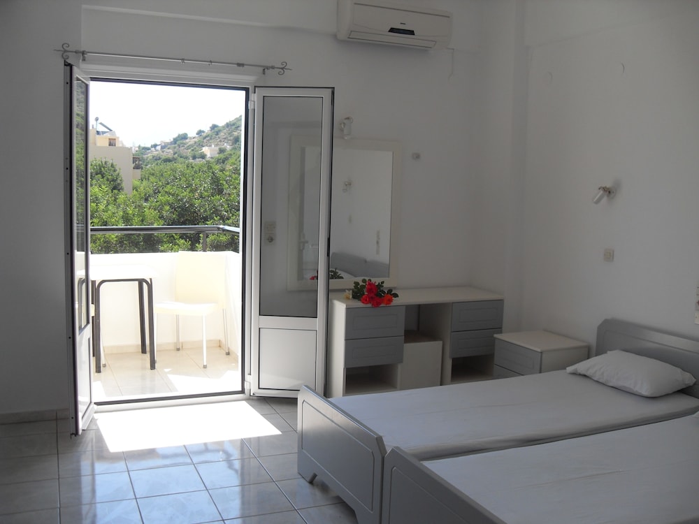 dal travel Iraklis Studios & Apartments