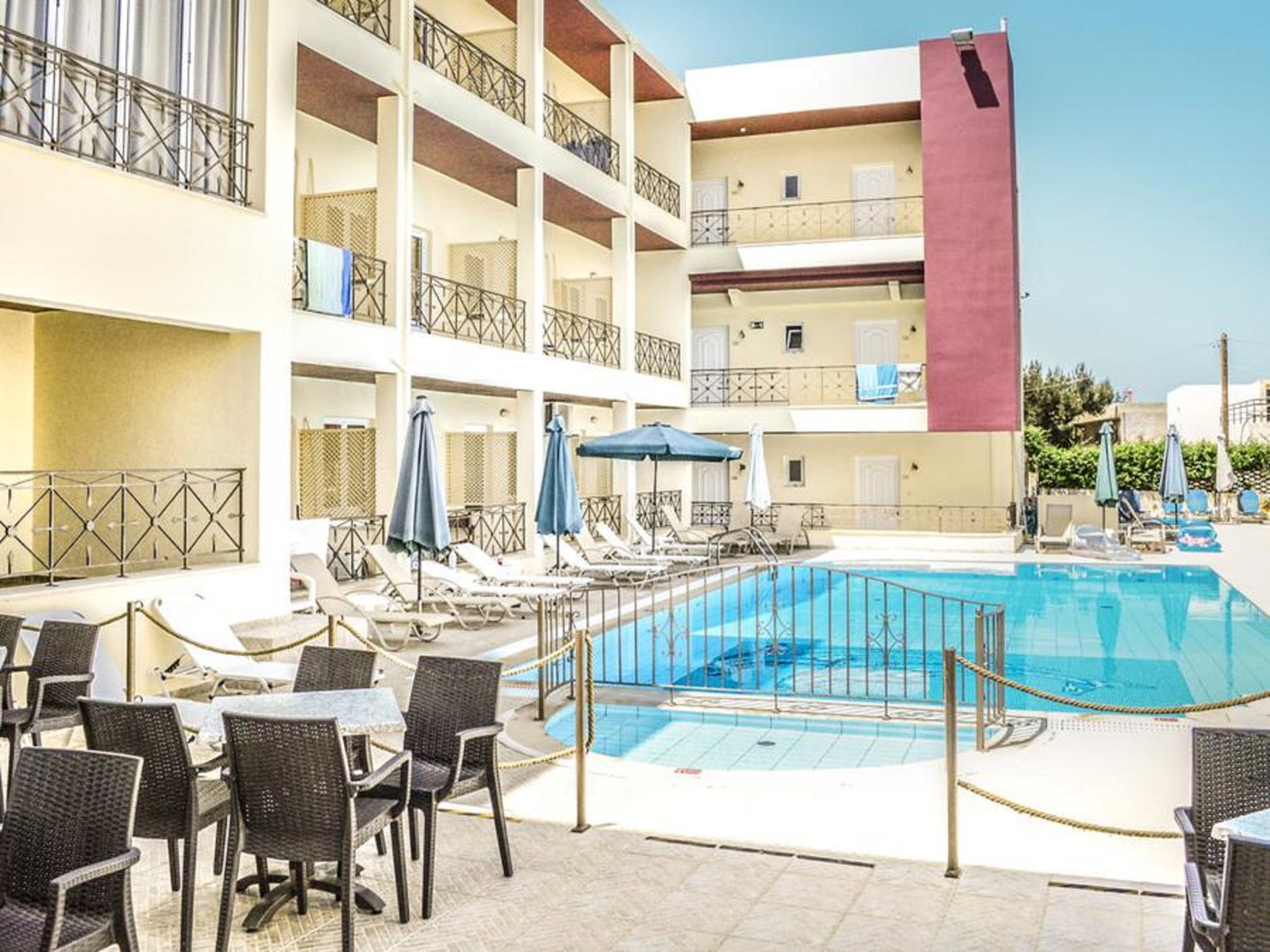 Alexandros Hotel