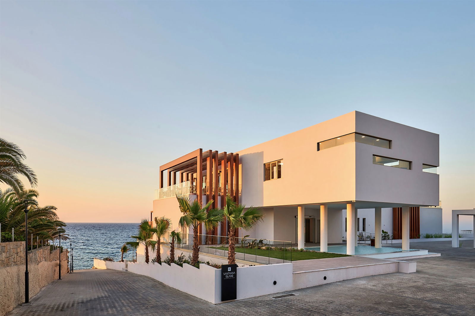 Hotel Enorme Santanna Island