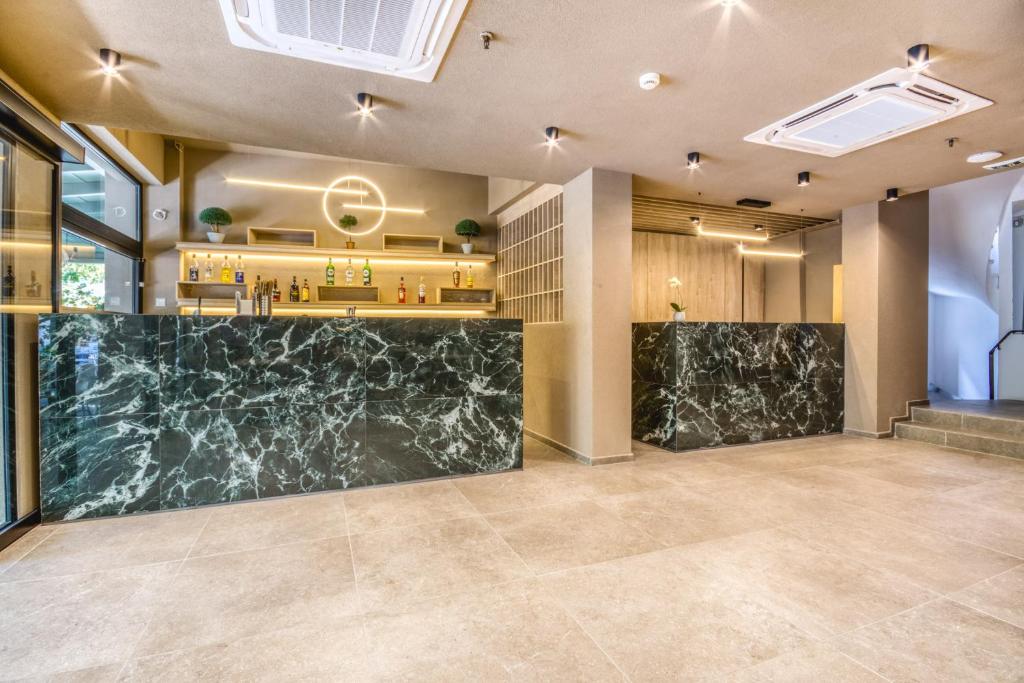 dal travel Astron Hotel