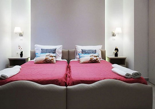 Makis Studios And Apartments
