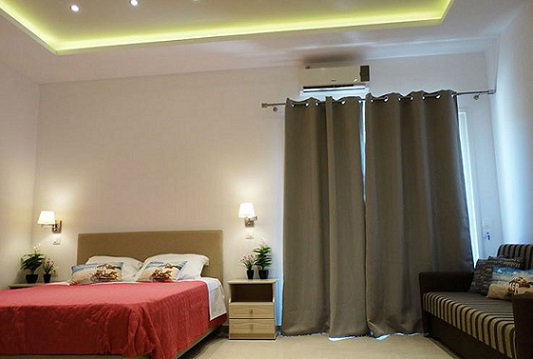 Makis Studios And Apartments