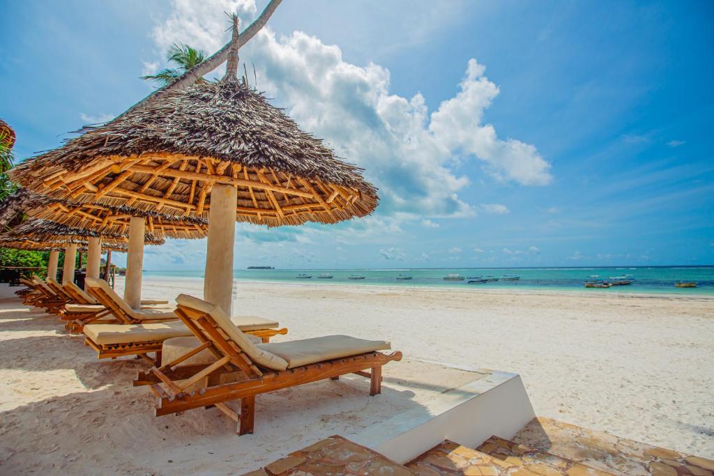 Dream’s Bay Beach Hotel