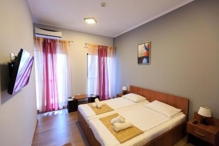 Corner Center Rental