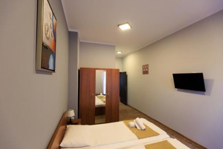 Corner Center Rental