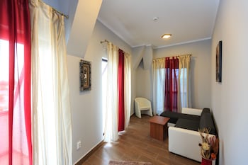 Corner Center Rental