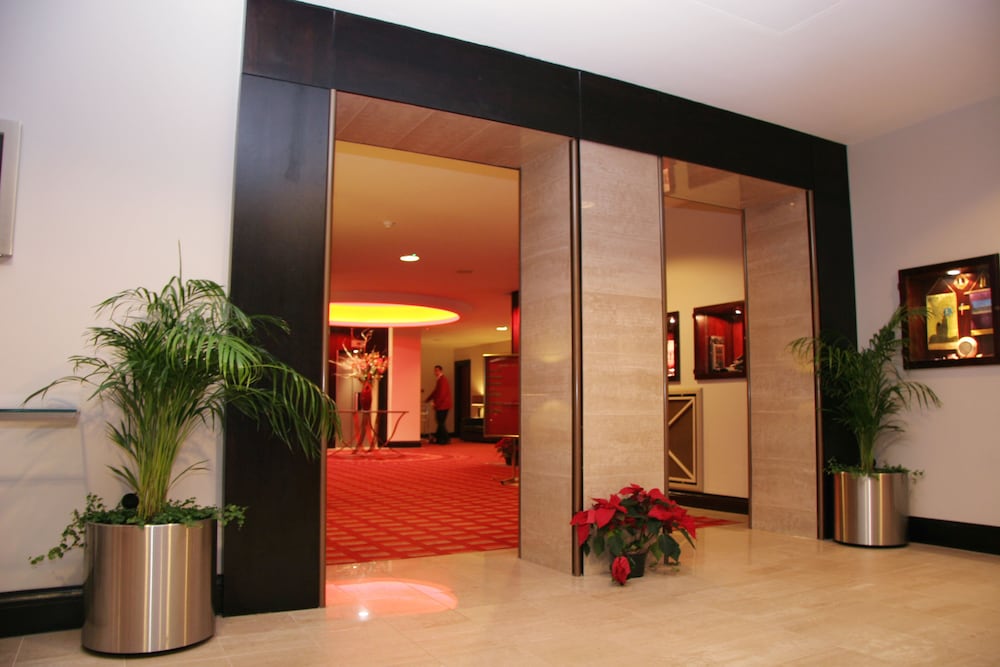 Dragon Hotel