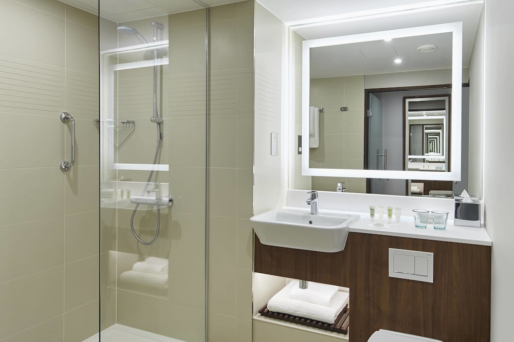 Courtyard By Marriott Luton Airport