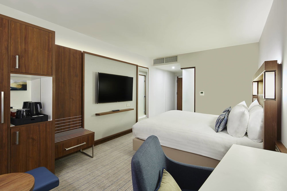 Courtyard By Marriott Luton Airport