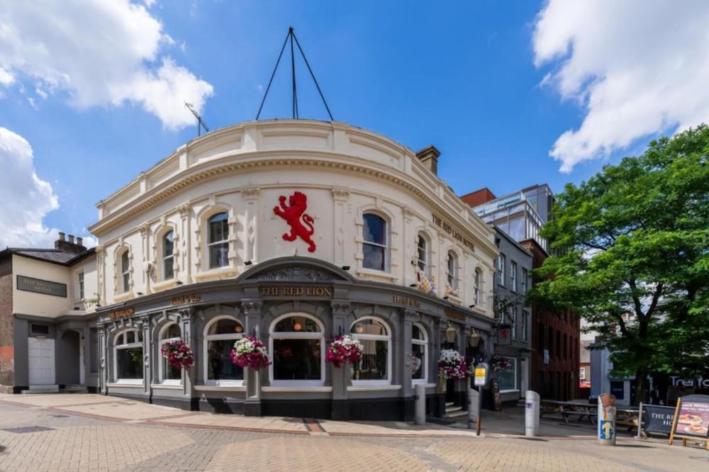 Hotel Oyo The Red Lion Hotel