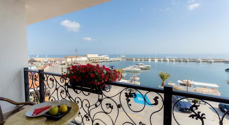 Palace Marina Dinevi