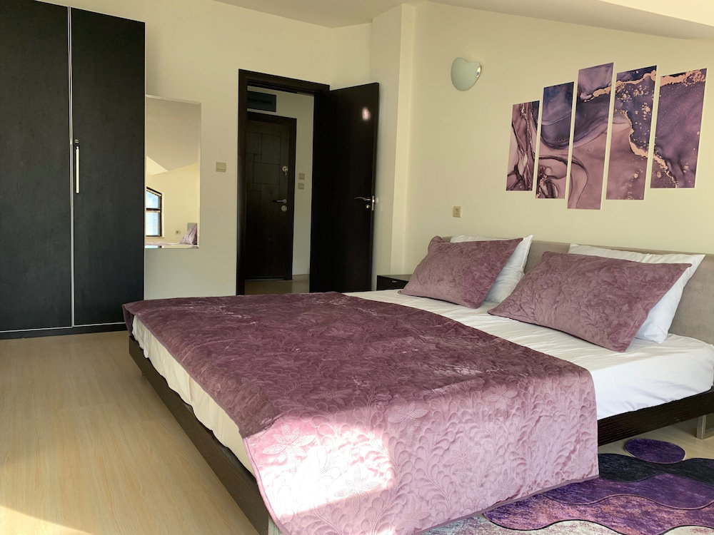 Hotel Bansko Spacious Art Apartment With Mountain Views