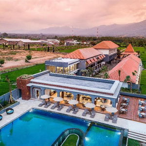 Sejur Lovina Beach Club And Resort vacanta Bali