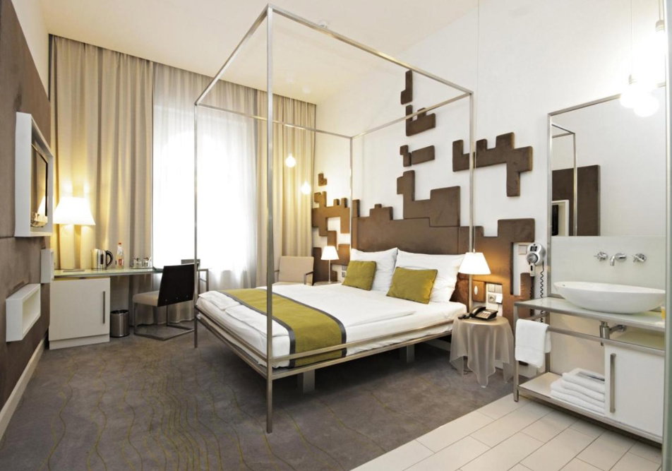 Hotel Pure White