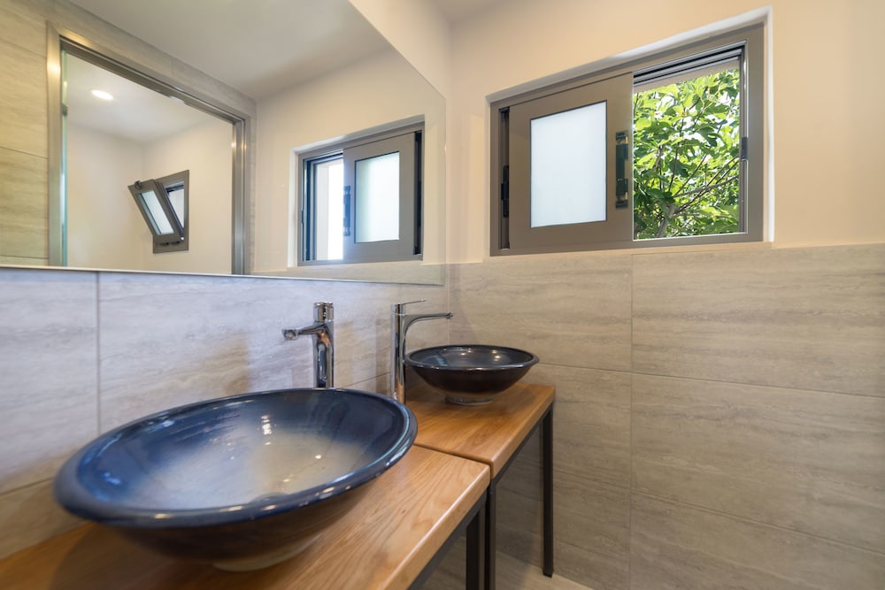 Lemonia Accommodations