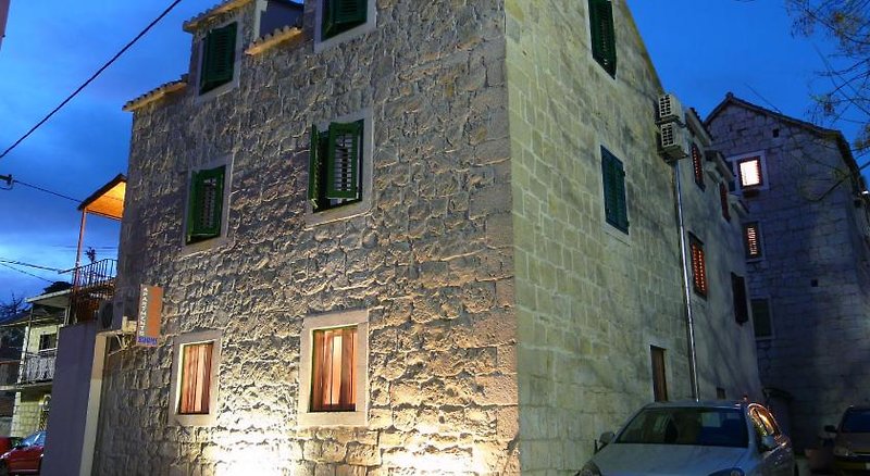 House Sandra Guest House