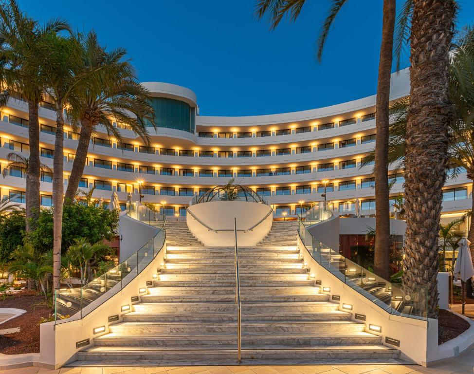 dal travel Mediterranean Palace