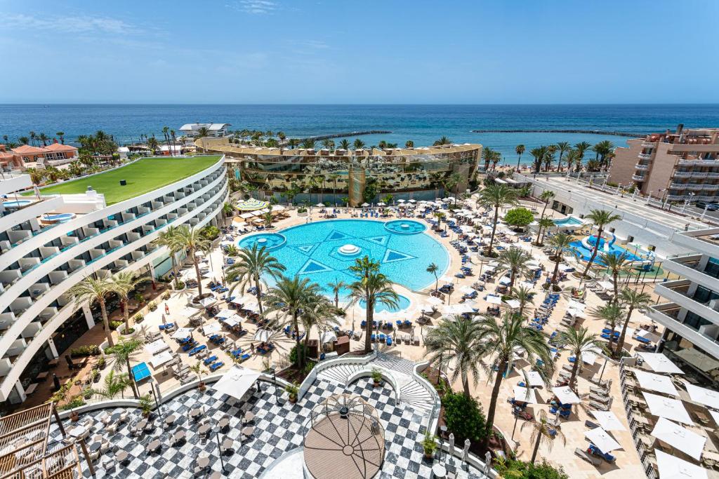 dal travel Mediterranean Palace