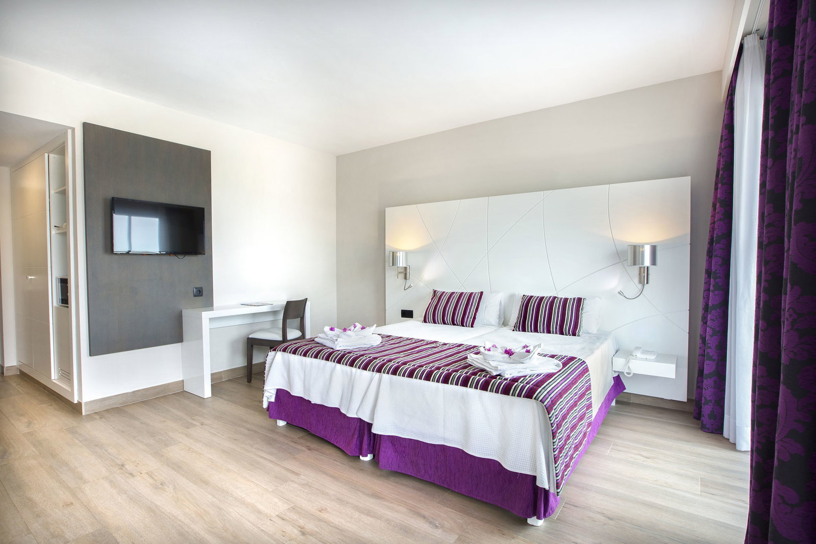 dal travel Playa De Muro Suites