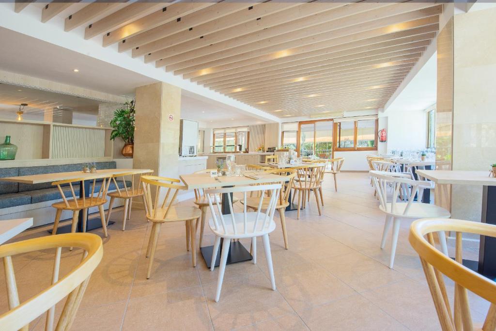 Hotel Apts. Playa Mondragó