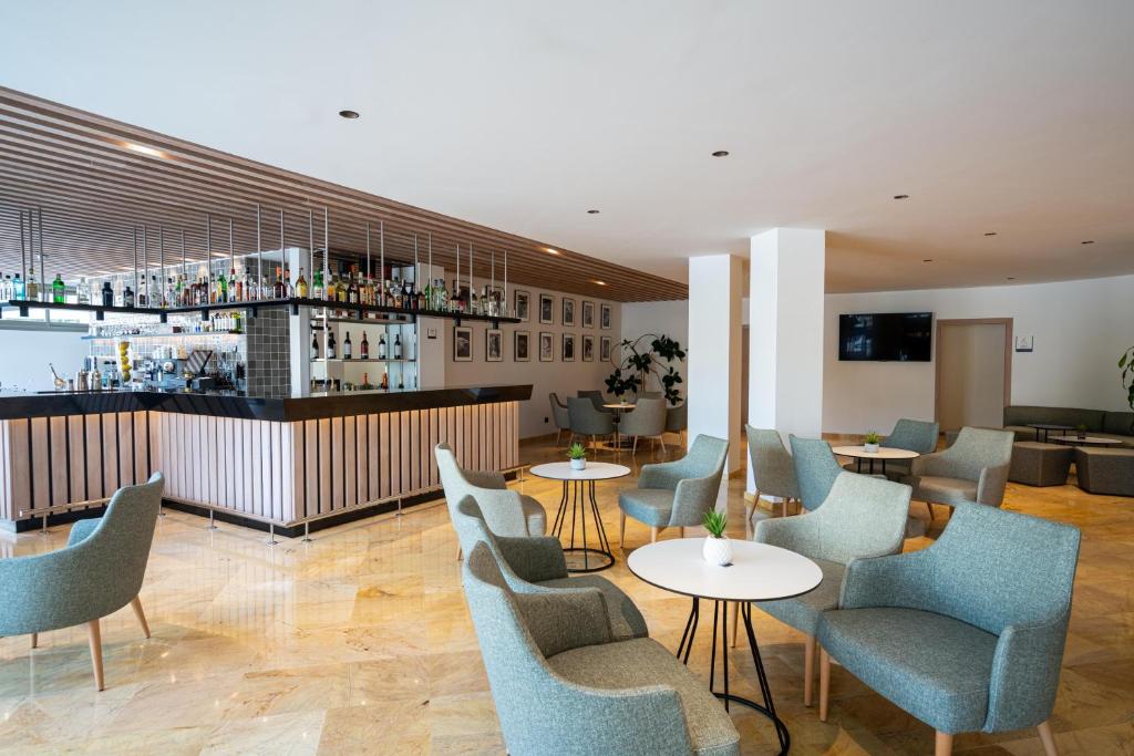 dal travel Thb Maria Isabel