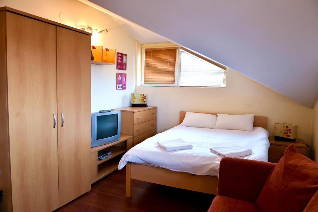 Hotel Bojur & Bojurland Apartment Complex