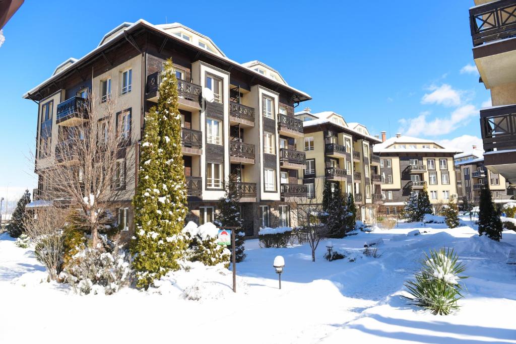 Hotel Bojur & Bojurland Apartment Complex