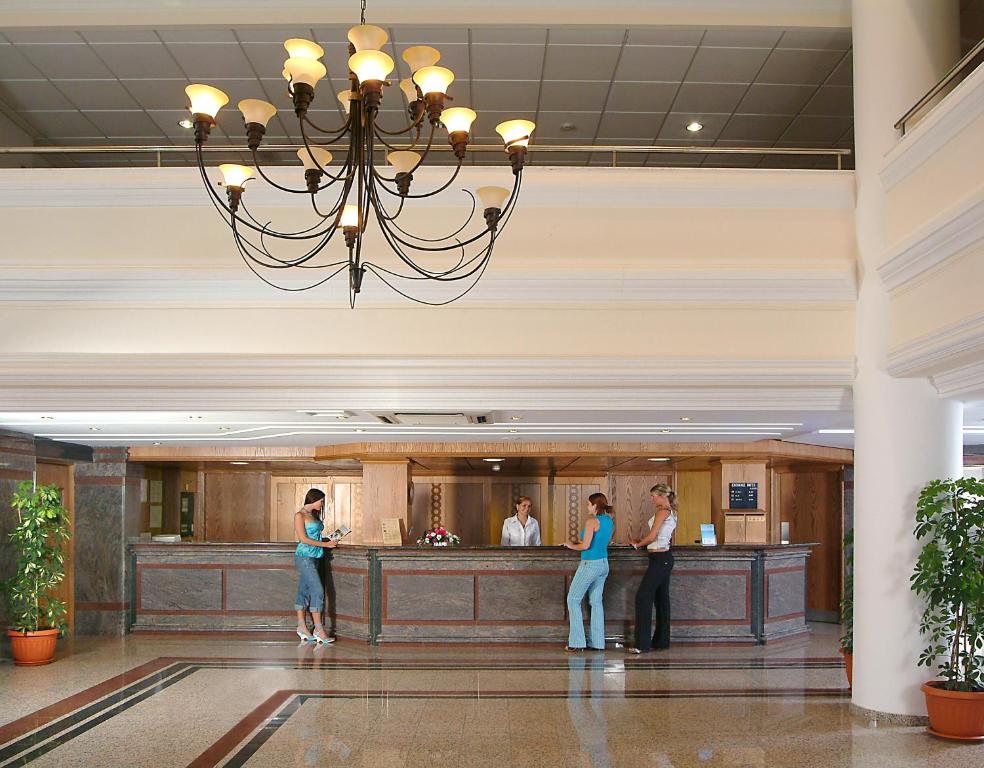 Nissiana Hotel & Bungalows