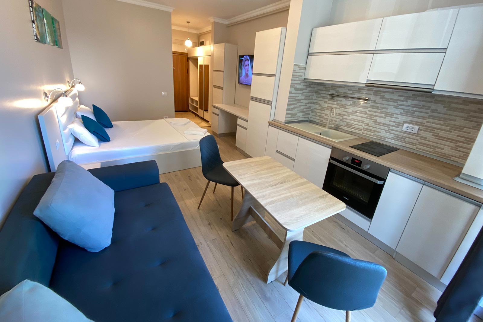 Apartamente De Inchiriat Nicolas House Solid Residence
