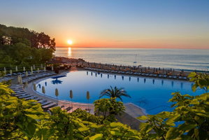 Hotel Riviera Beach cazare Nisipurile de Aur