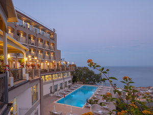 Hotel Antares cazare Letojanni