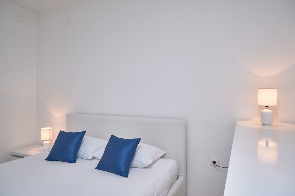 Apartment Andrea By Litto