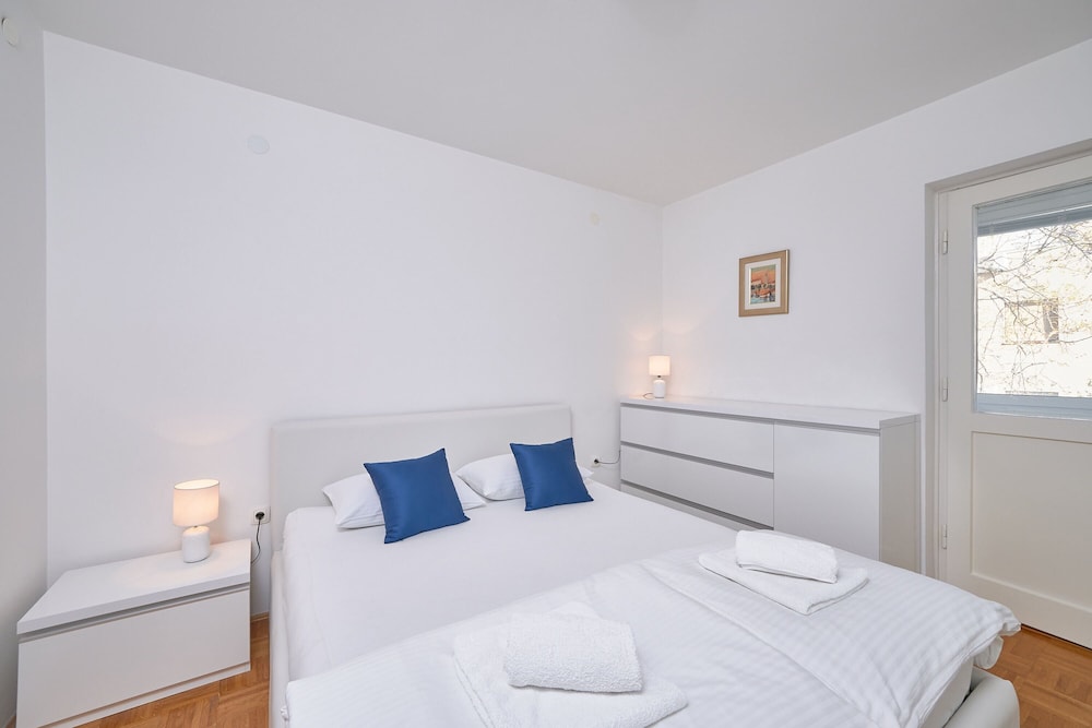Apartment Andrea By Litto