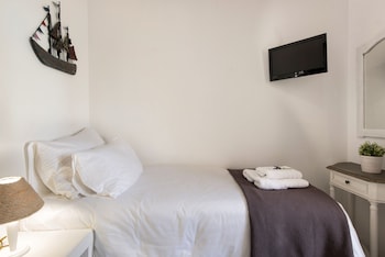 Blue Waves Suites & Apartments To Kyma