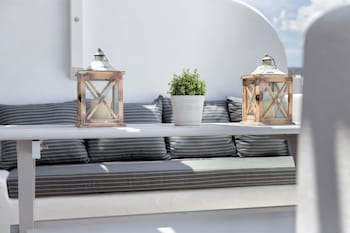 Blue Waves Suites & Apartments To Kyma