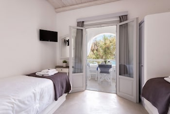 Blue Waves Suites & Apartments To Kyma