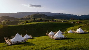 Hotel Ursa Mica Glamping cazare Fundata