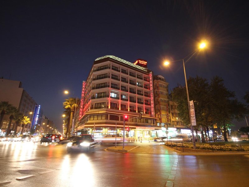Grand Corner