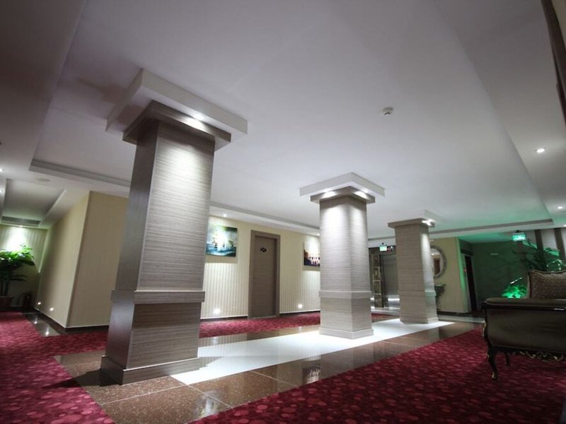 Grand Corner