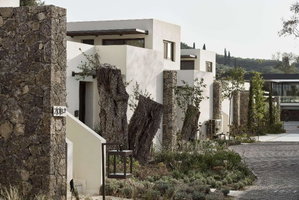 Hotel The Olivar Suites cazare Mesongi