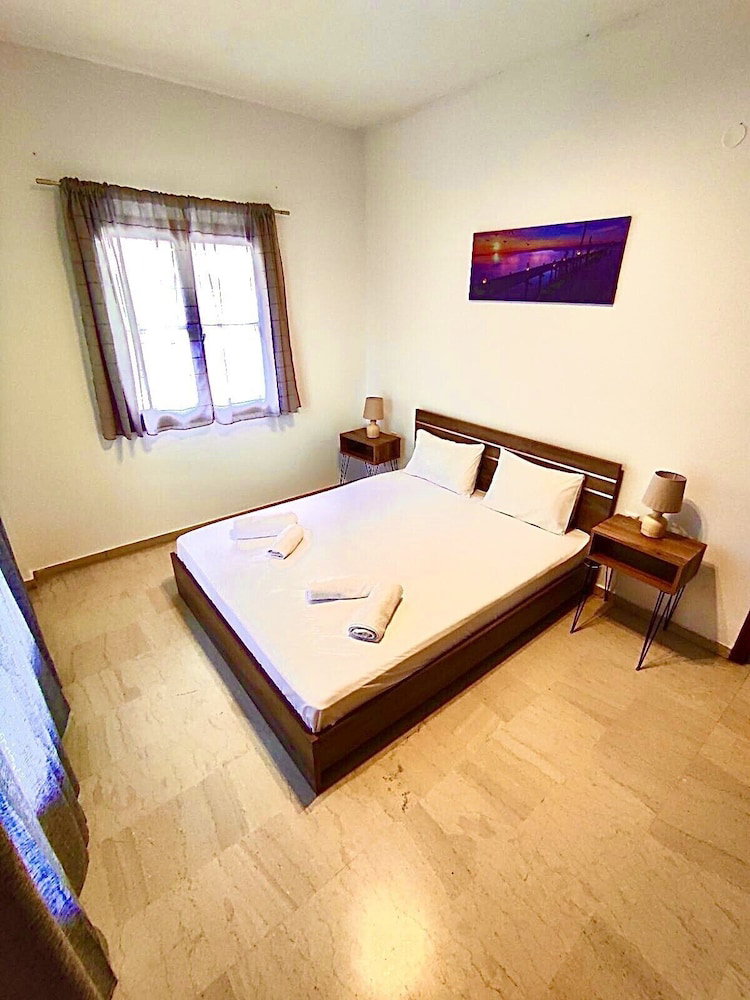 Akrogiali Apartments