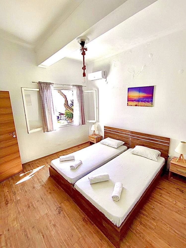 Akrogiali Apartments