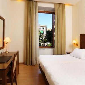 Hotel Bella Venezia cazare Akra Agiou Spyridonos