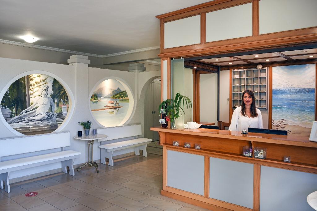 Bella Vista Beach Hotel & Studios