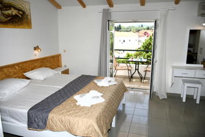 Hotel Cavos Beach House cazare Kavos